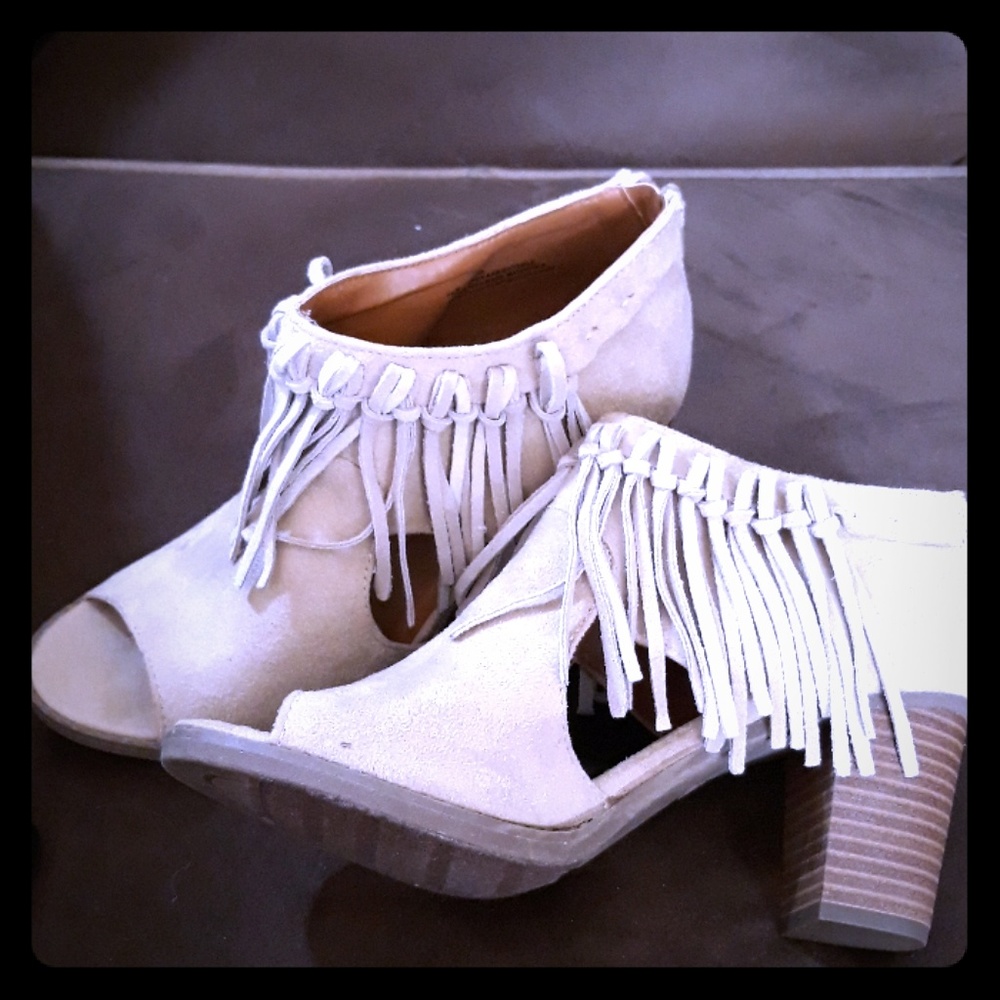 Cute tassel booties